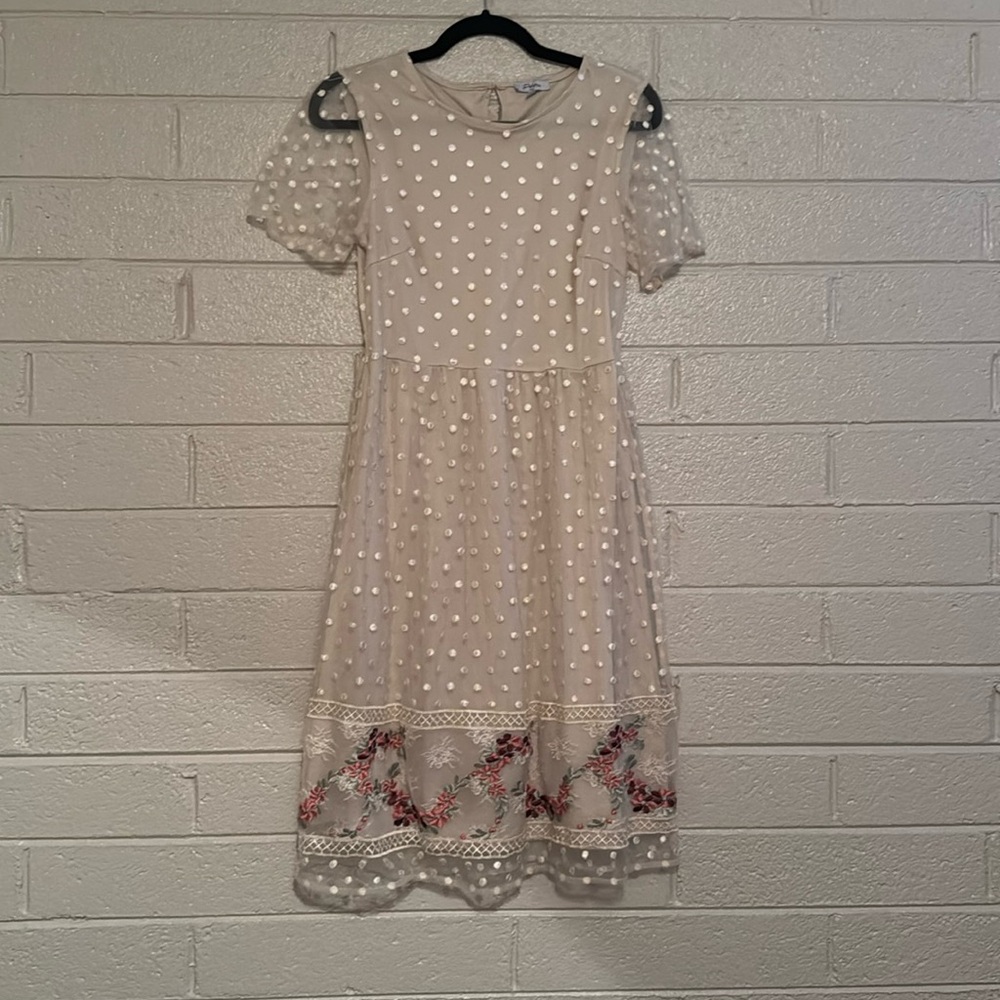 Beige polagram dress with floral embroidery size Small